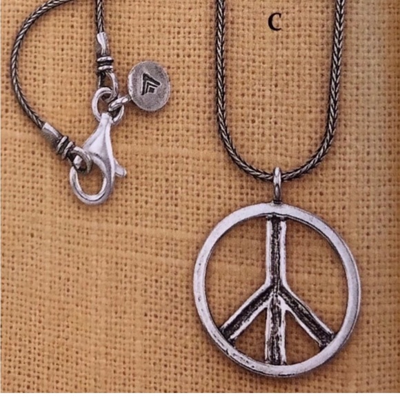 Silpada Vintage Sterling Peace Sign Necklace on Foxtail Chain/Necklace - Israel - Picture 13 of 13